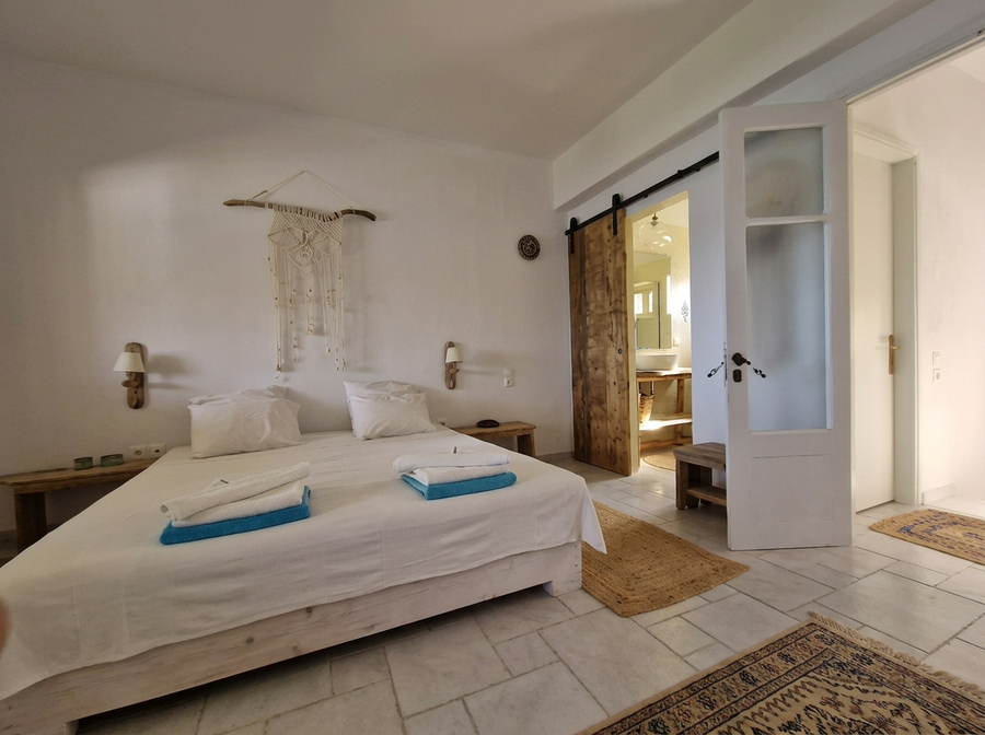 Main bedroom & terrace
