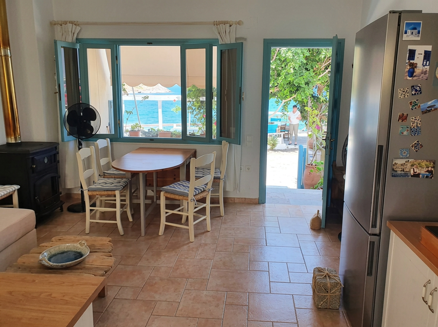 Living & kitchen