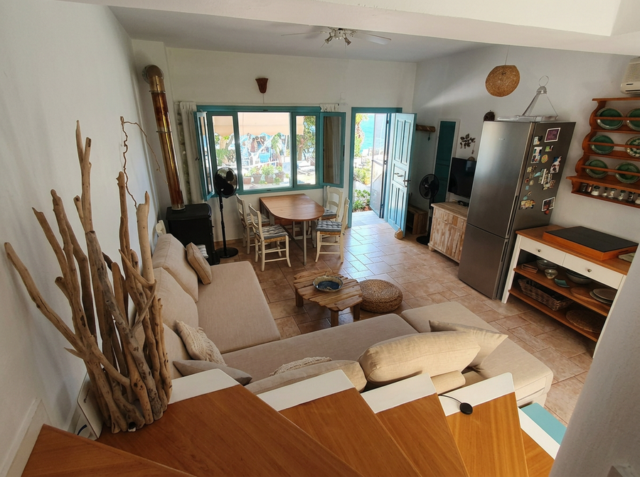 Living & kitchen